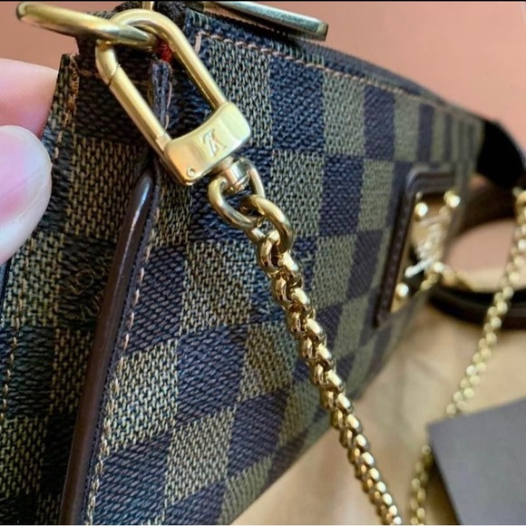 Louis Vuitton SOPHIE Clutch - Picture 5 of 10